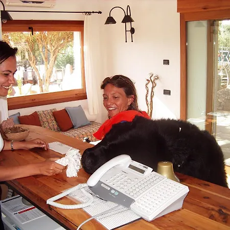 Residenza Capriccioli 아파트호텔 포르투 세르보