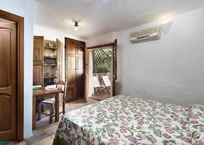 Residenza Capriccioli מלון דירות 4*