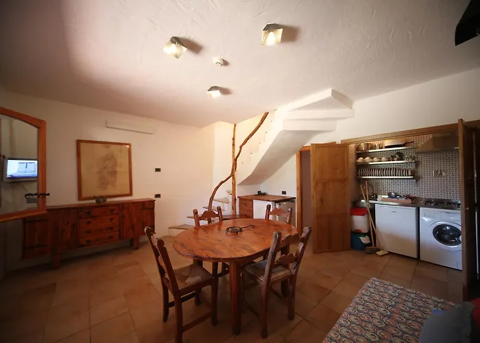 Residenza Capriccioli מלון דירות 4*