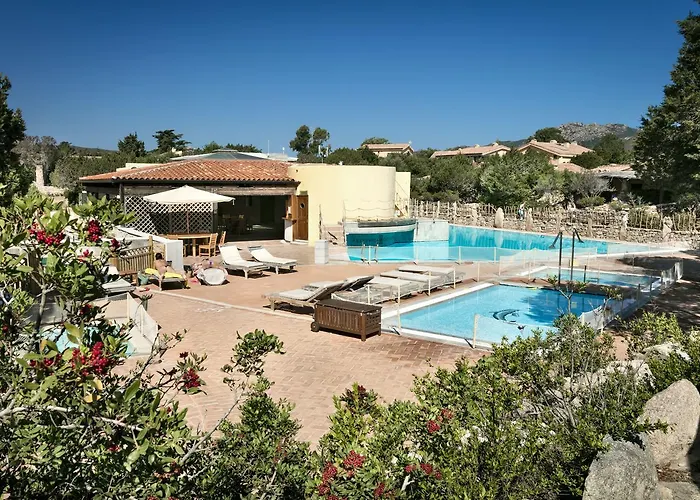 Residenza Capriccioli מלון דירות 4*