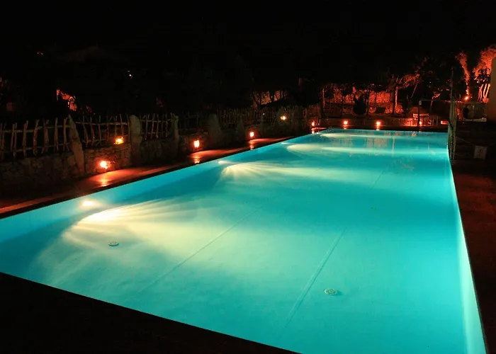 Residenza Capriccioli מלון דירות